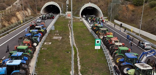Άνοιξαν οι σήραγγες των Τεμπών 